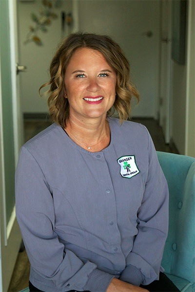 Dental assistant Anne V